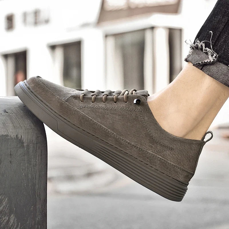 Chaussure en cuir velours
