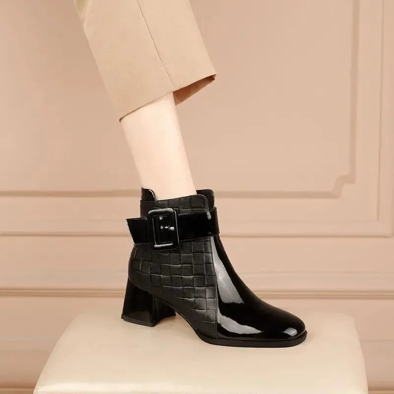 BOTINES CON HEBILLA SORELLE