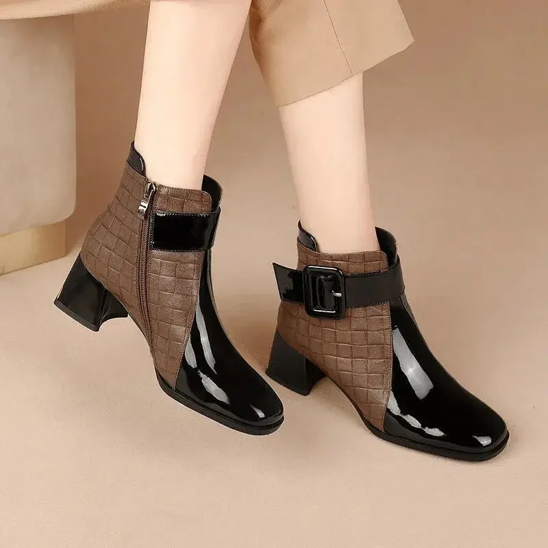 BOTINES CON HEBILLA SORELLE