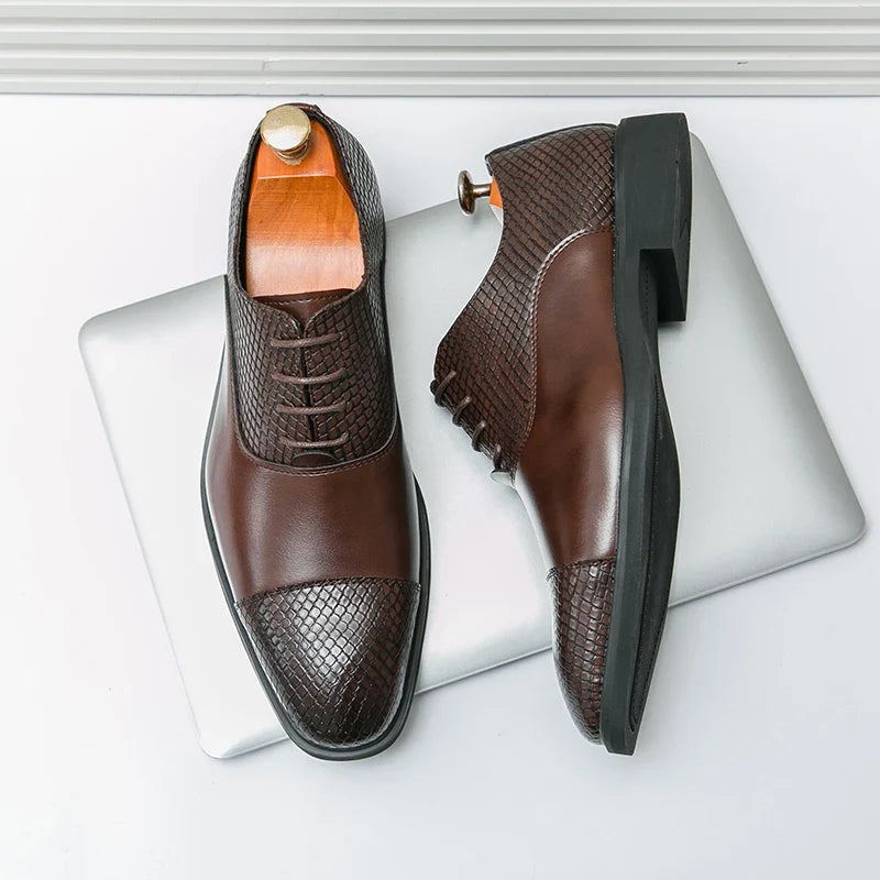 Slyther Brogues i äkta läder
