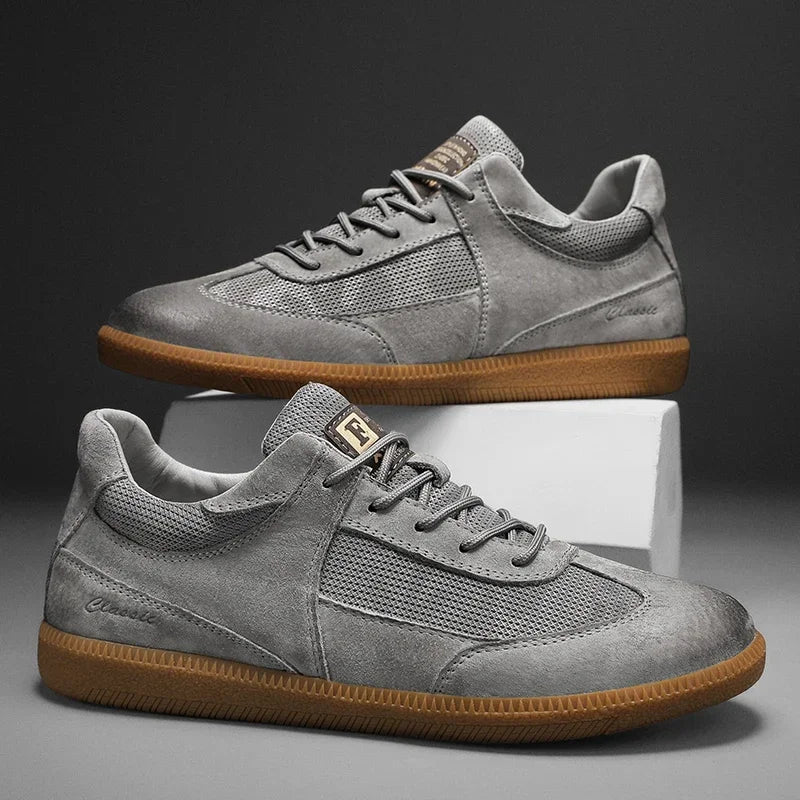Sneaker aus Veloursleder