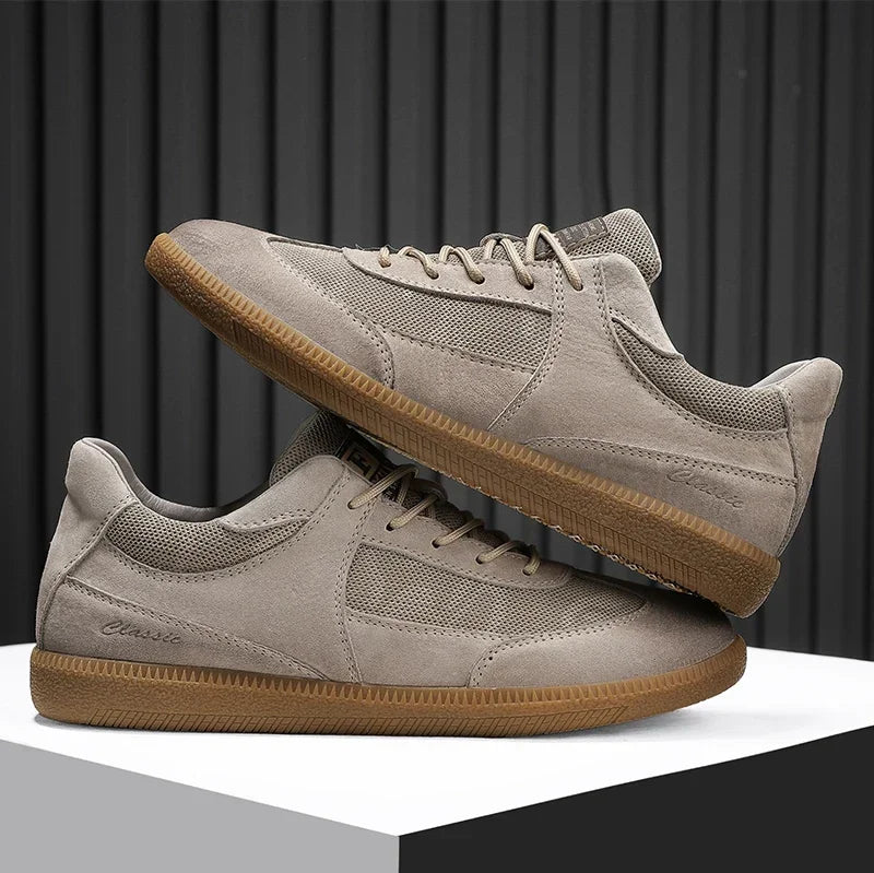 Sneaker aus Veloursleder