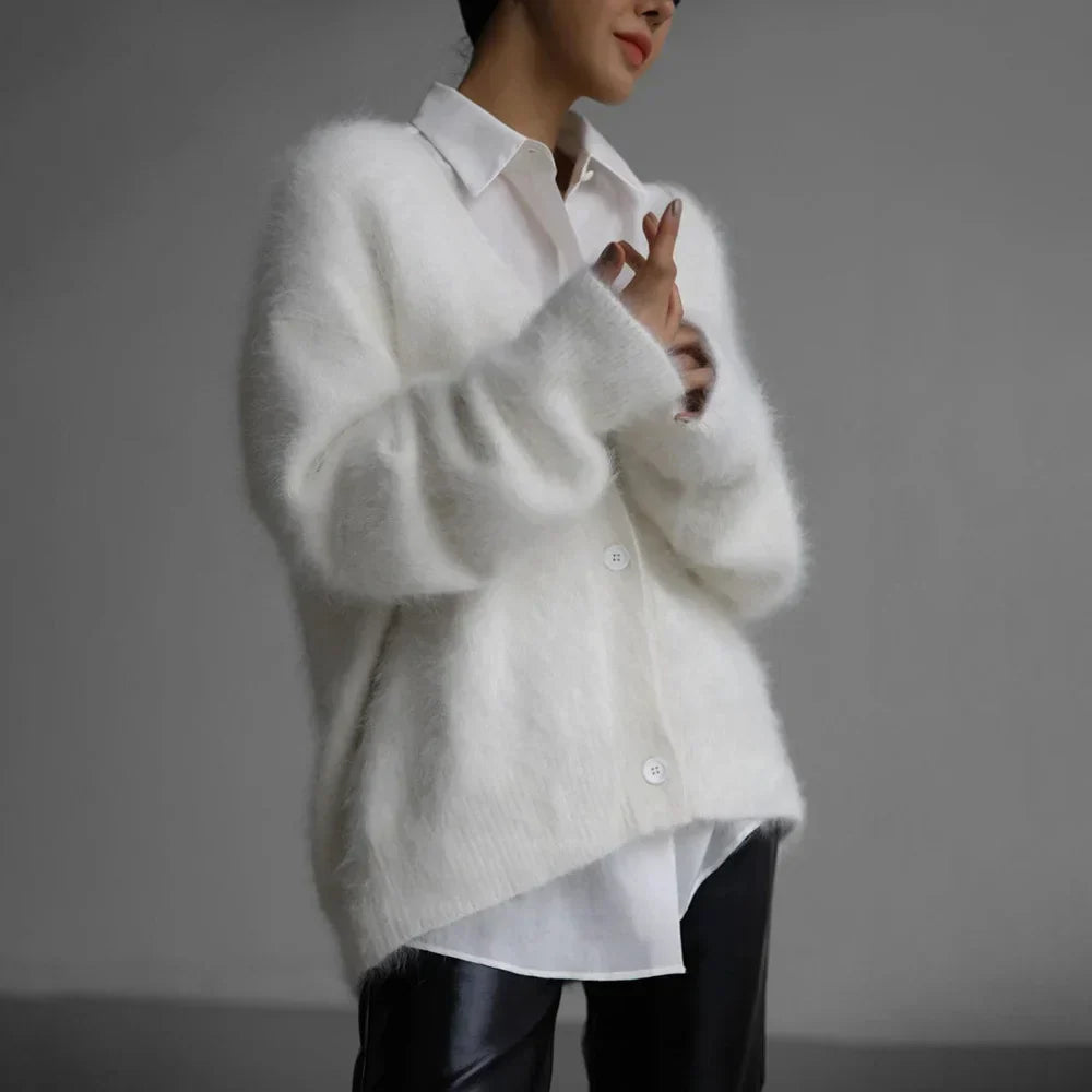 Angora-Strickjacke mit V-Ausschnitt