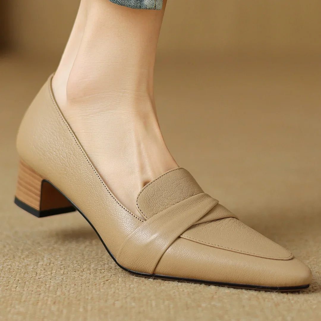 Naira pumps i äkta läder