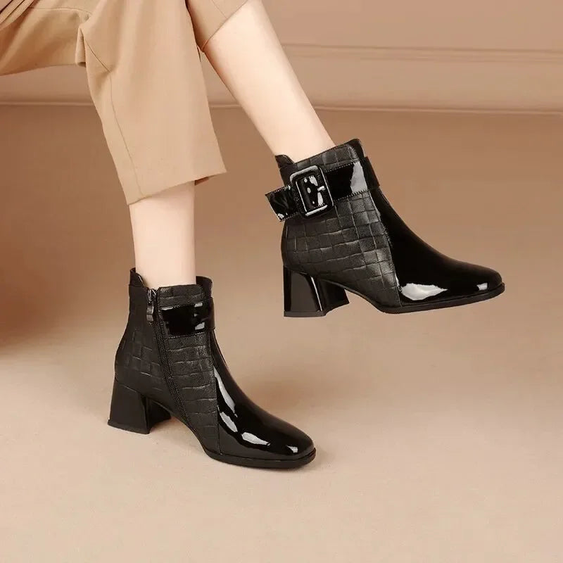 BOTINES CON HEBILLA SORELLE