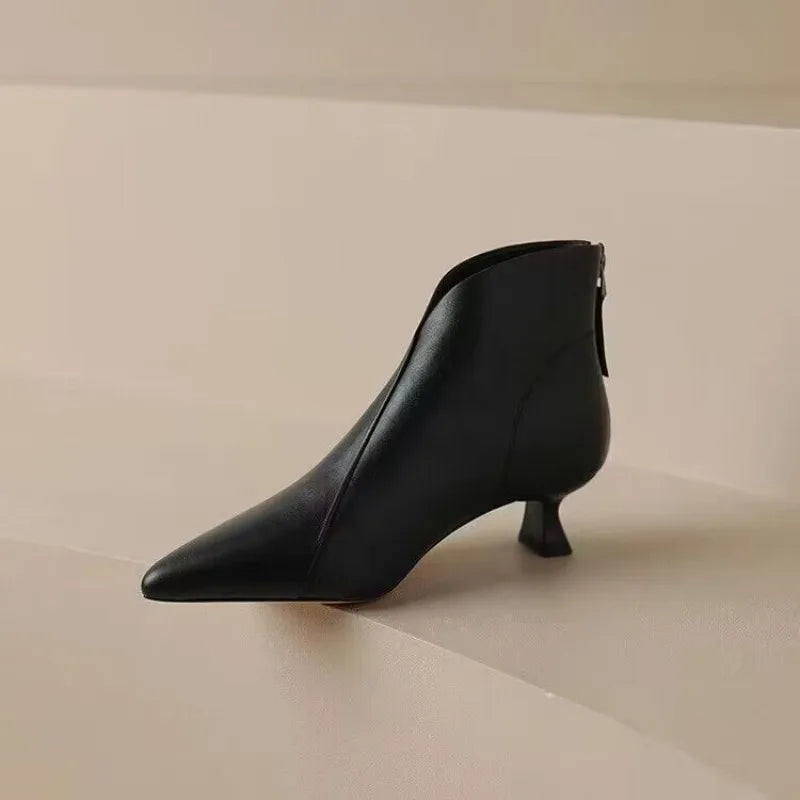 AVRELLE KITTEN-HEEL STØVLER