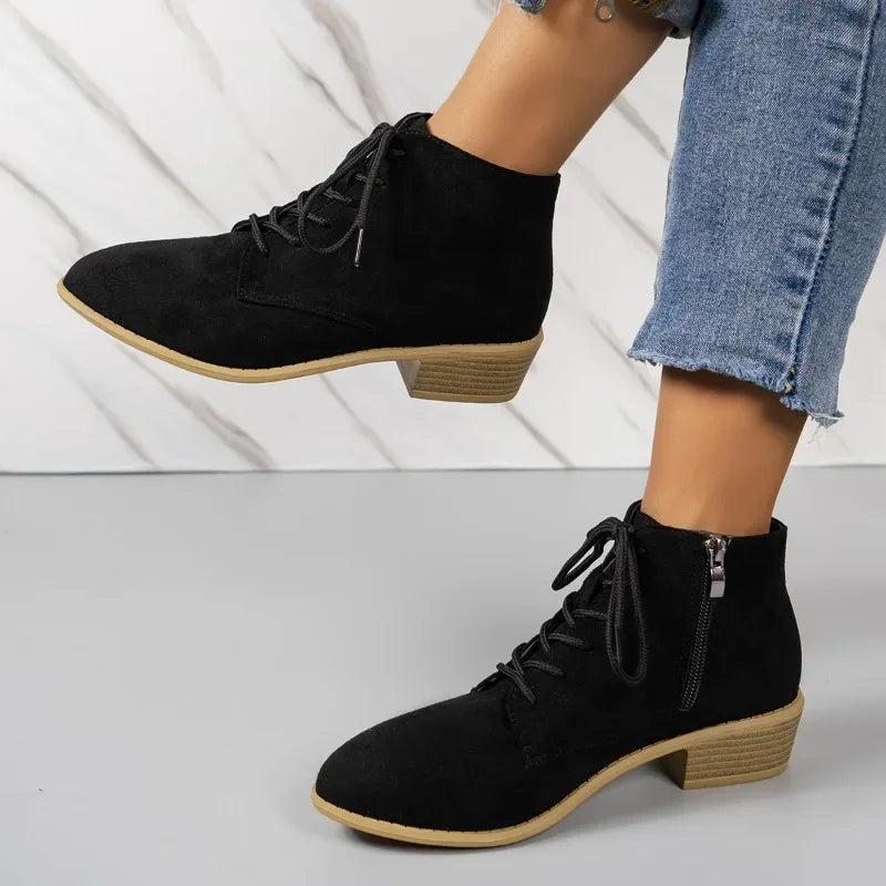 Stivaletto con lacci