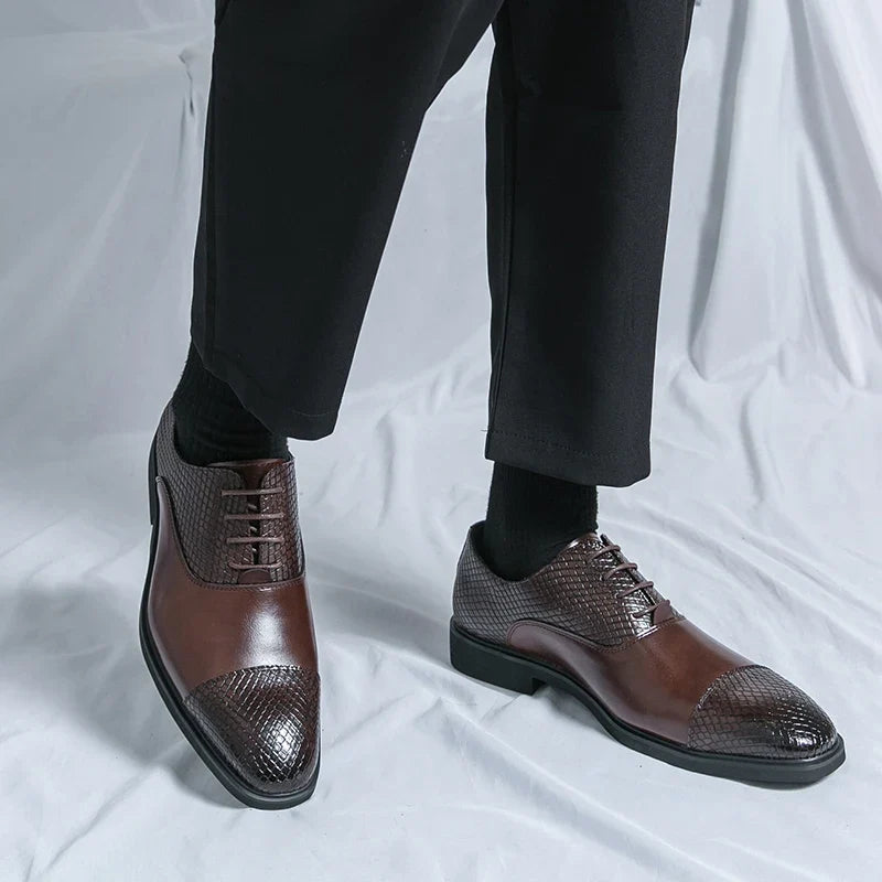 Slyther Brogues i äkta läder