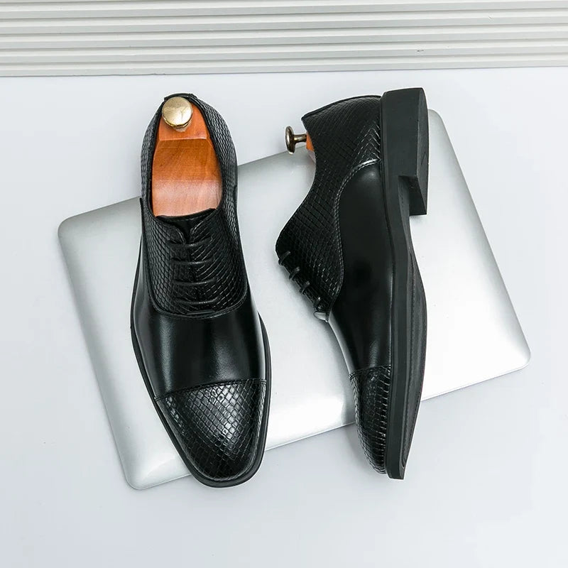 Slyther Brogues i äkta läder