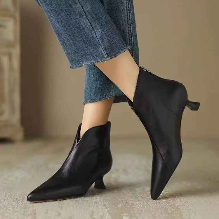 AVRELLE KITTEN-HEEL STØVLER