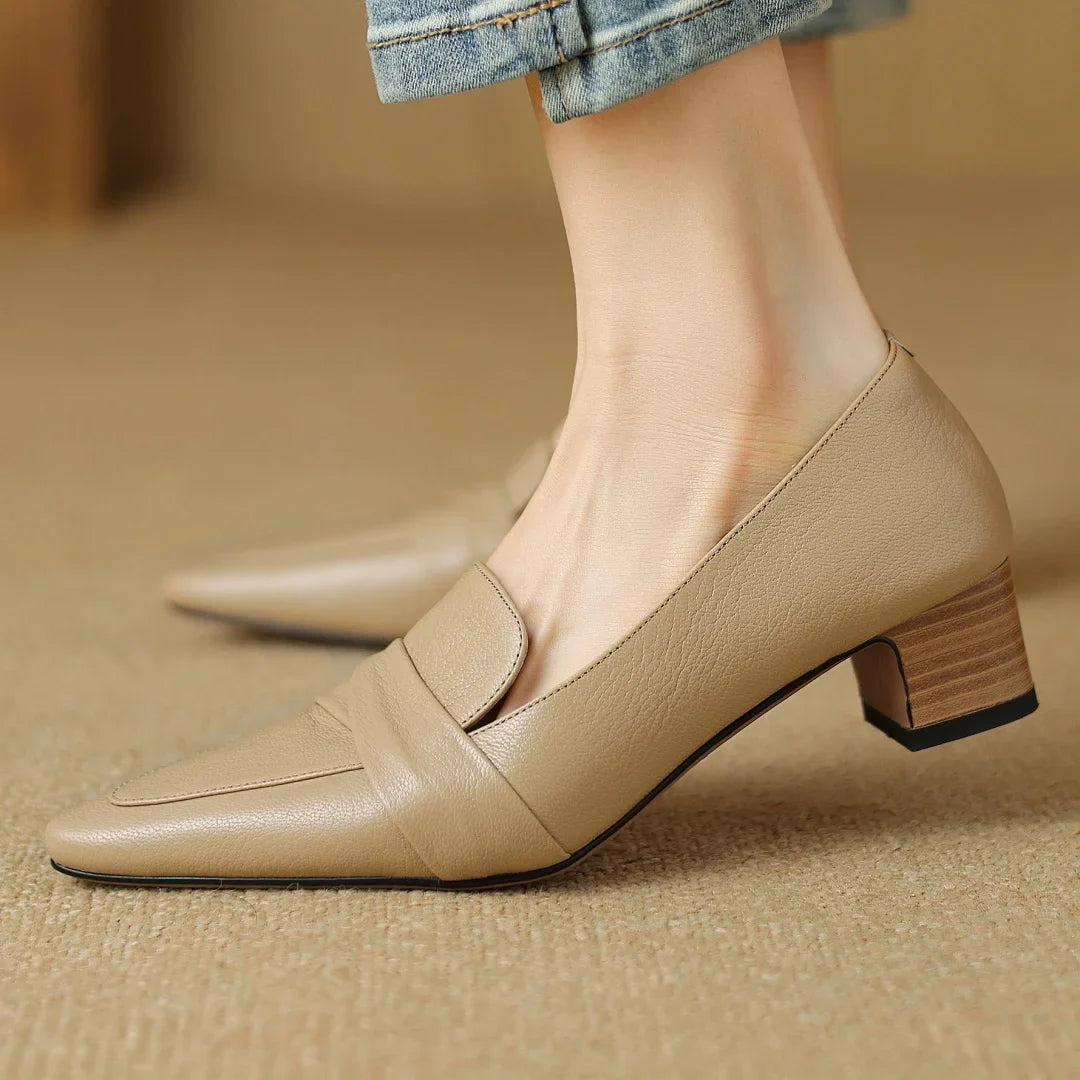 Naira pumps i äkta läder
