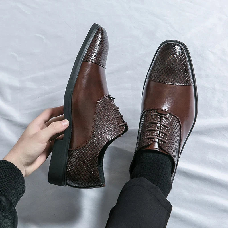 Slyther Brogues i äkta läder