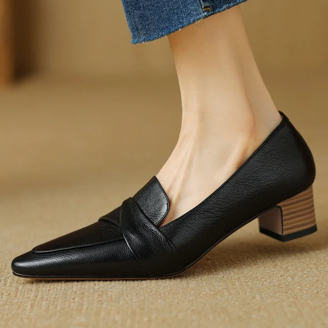 Naira pumps i äkta läder