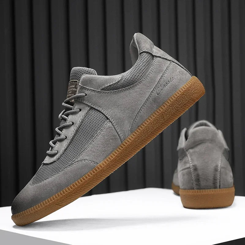 Sneaker aus Veloursleder