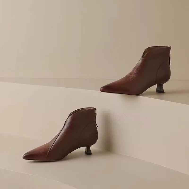 AVRELLE KITTEN-HEEL STØVLER