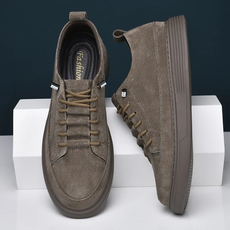Chaussure en cuir velours