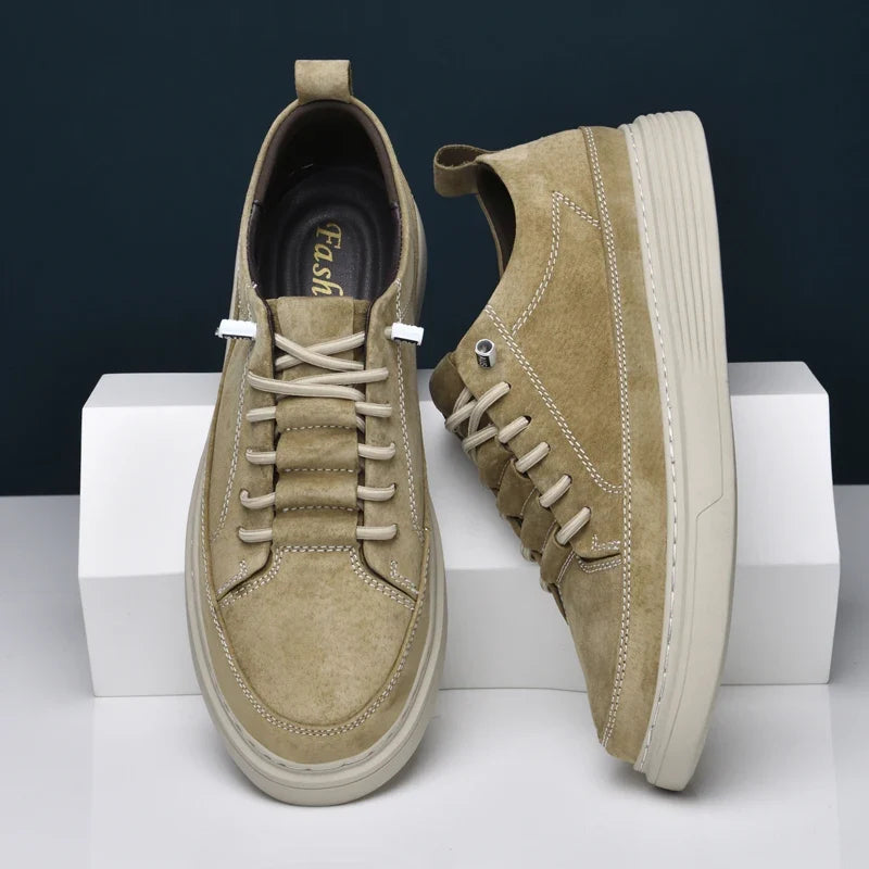 Chaussure en cuir velours