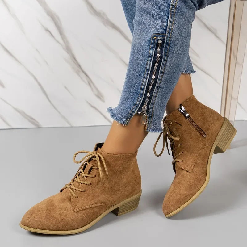 Stivaletto con lacci