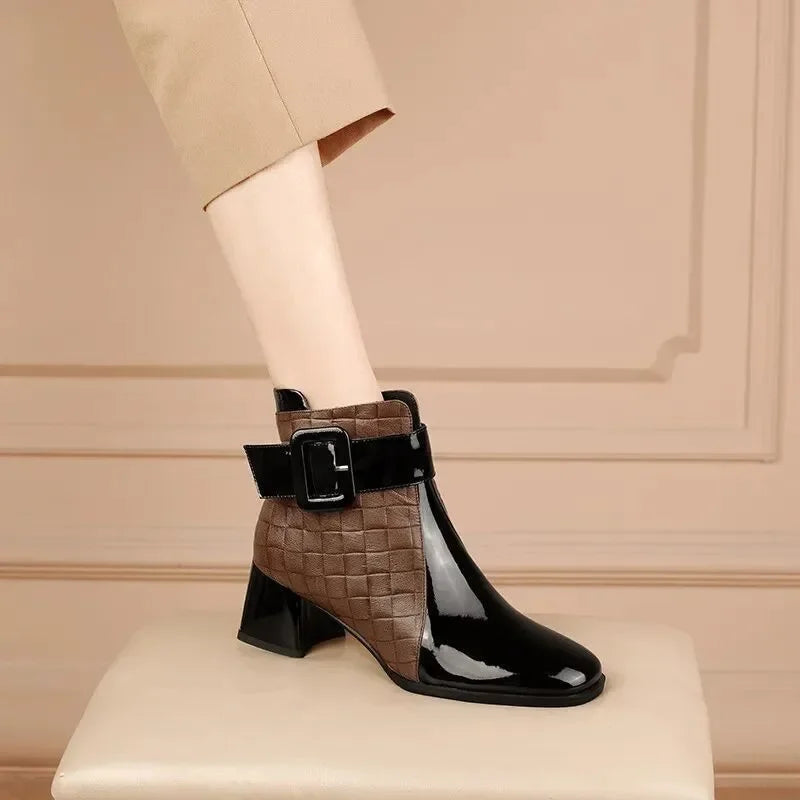BOTINES CON HEBILLA SORELLE