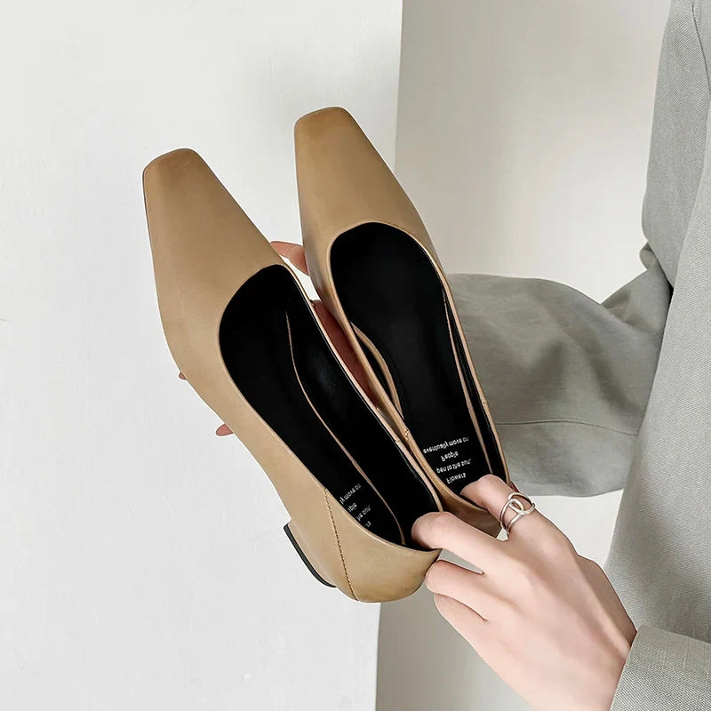 Nicole pumps i äkta läder