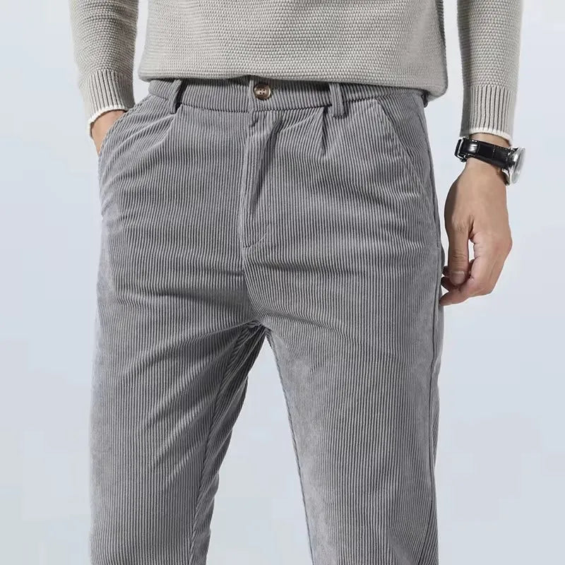 Pantalon en velours côtelé coupe ajustée