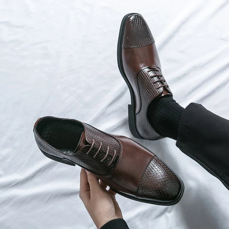 Slyther Brogues i äkta läder