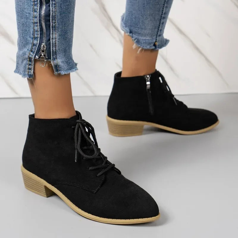 Stivaletto con lacci