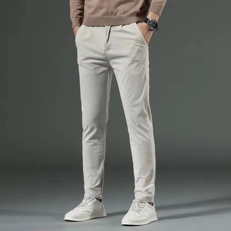 Pantalon en velours côtelé coupe ajustée