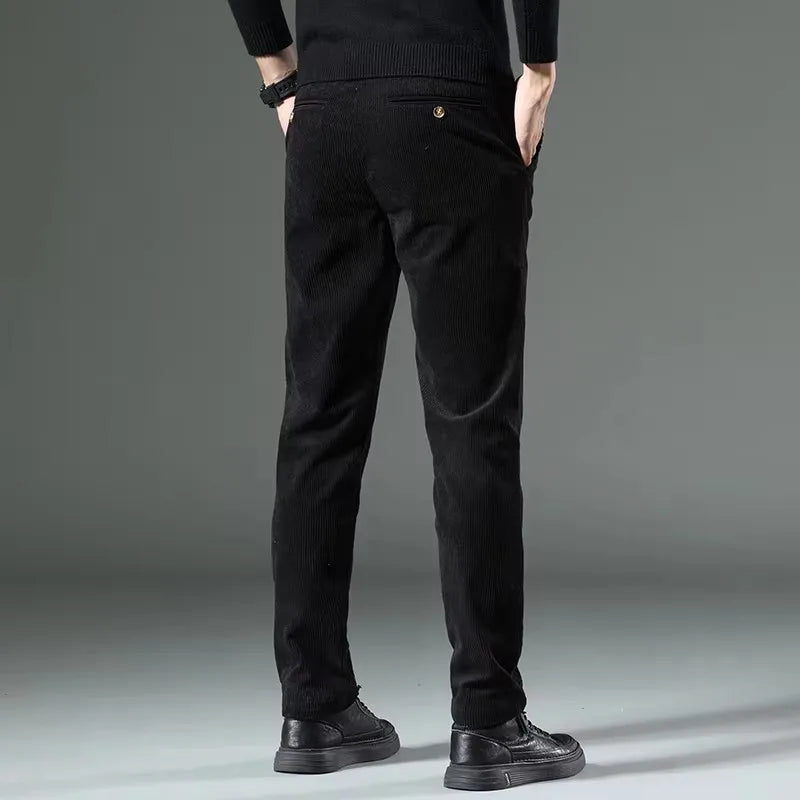 Pantalon en velours côtelé coupe ajustée