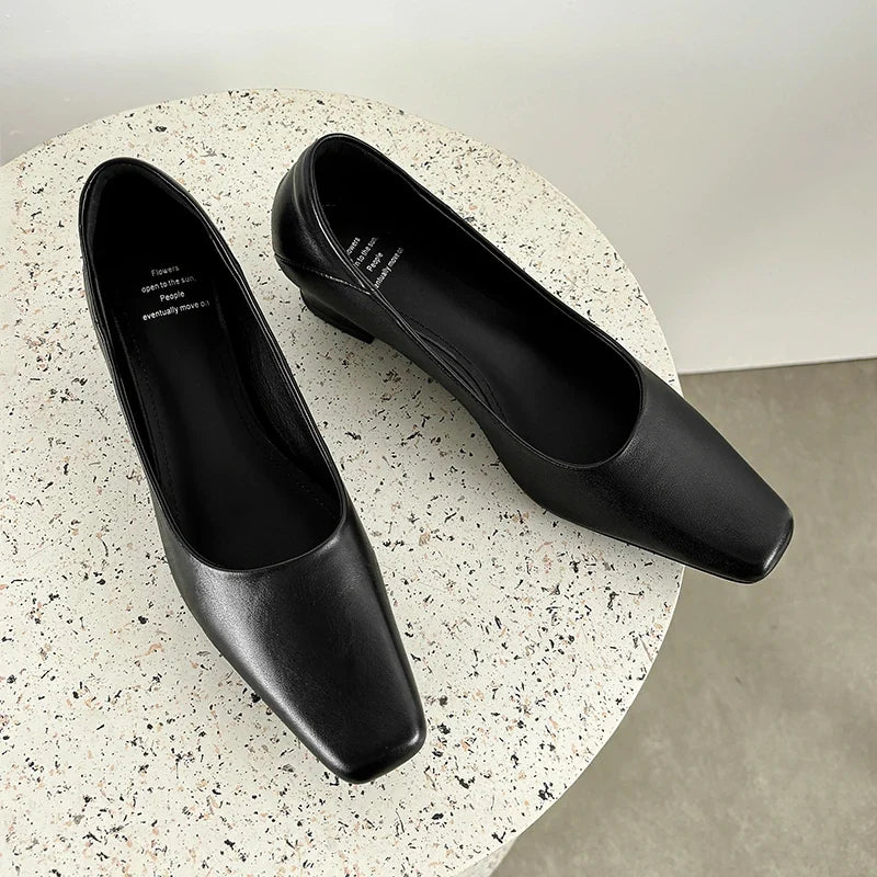 Nicole pumps i äkta läder