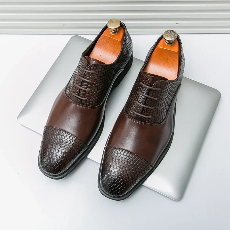 Slyther Brogues i äkta läder