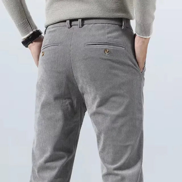 Pantalon en velours côtelé coupe ajustée