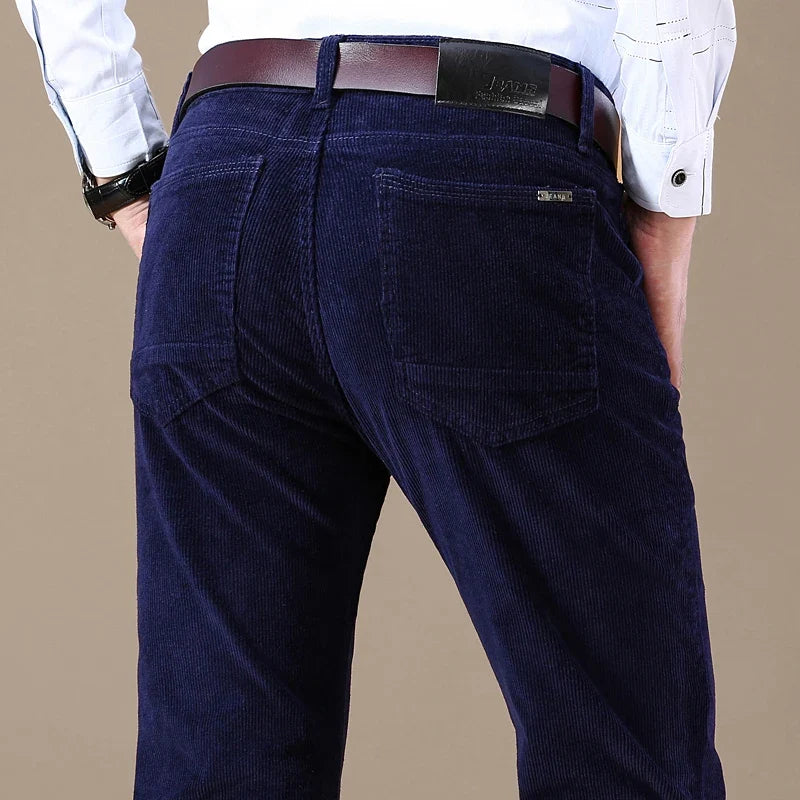 Klassische Cordhose