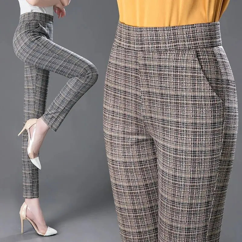 Pantalon à carreaux Elara