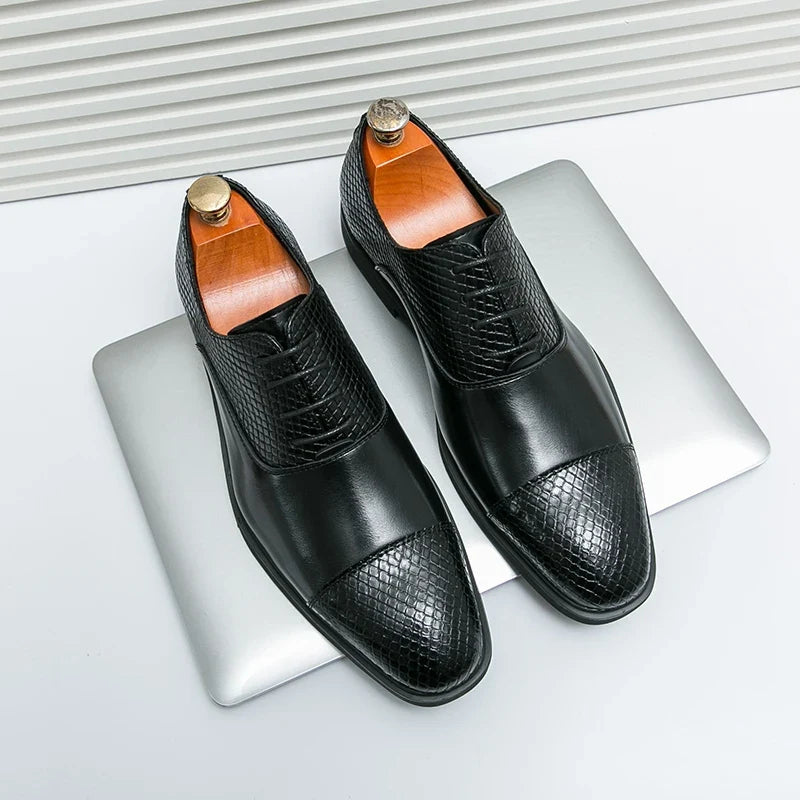Slyther Brogues i äkta läder