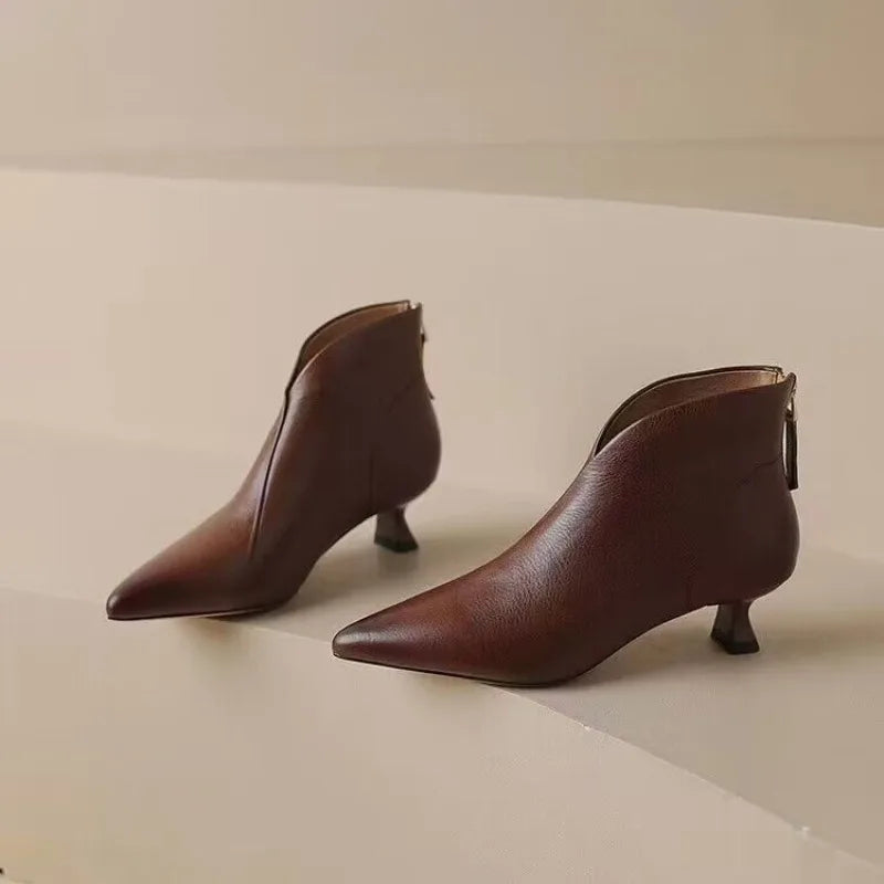 AVRELLE KITTEN-HEEL STØVLER