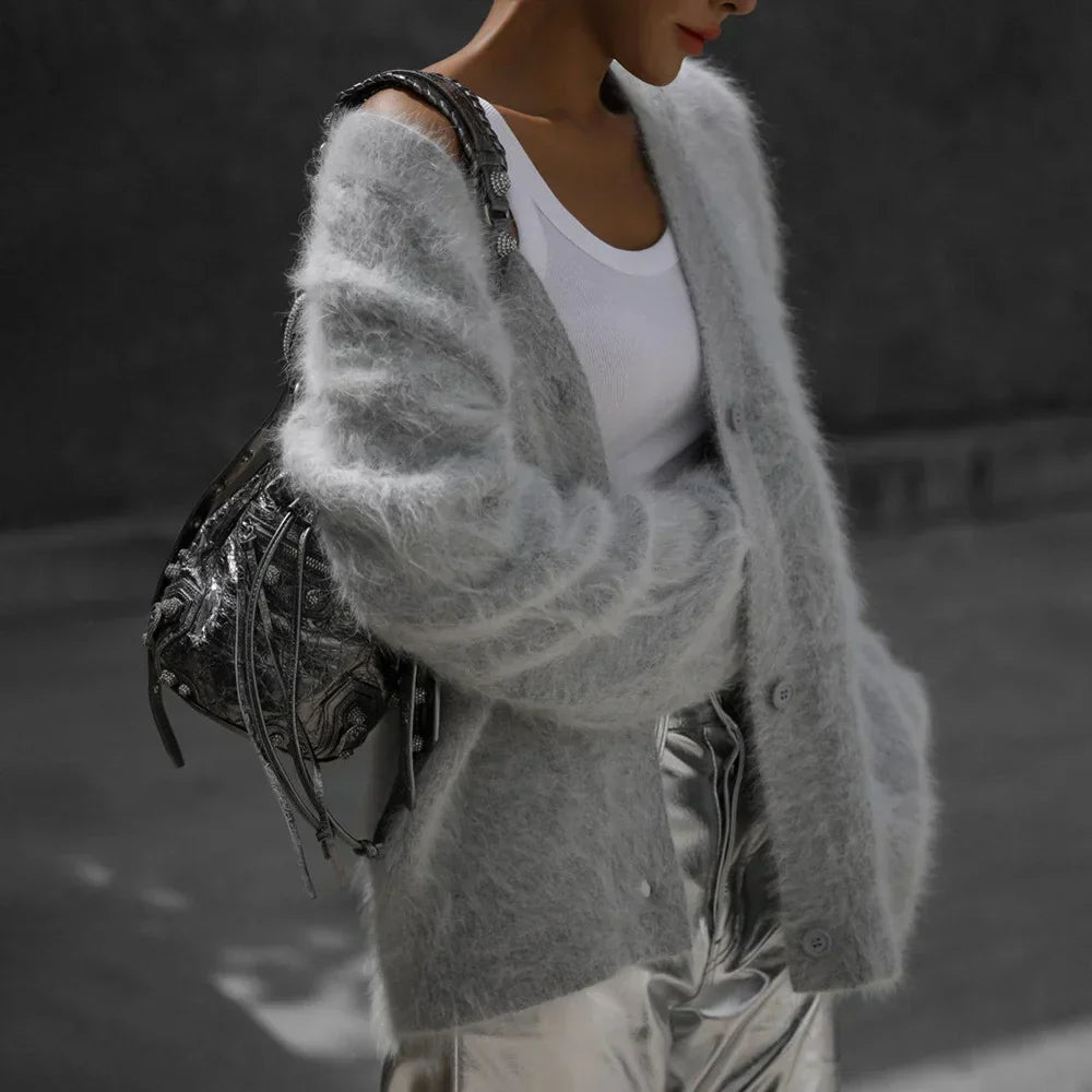 Angora-Strickjacke mit V-Ausschnitt