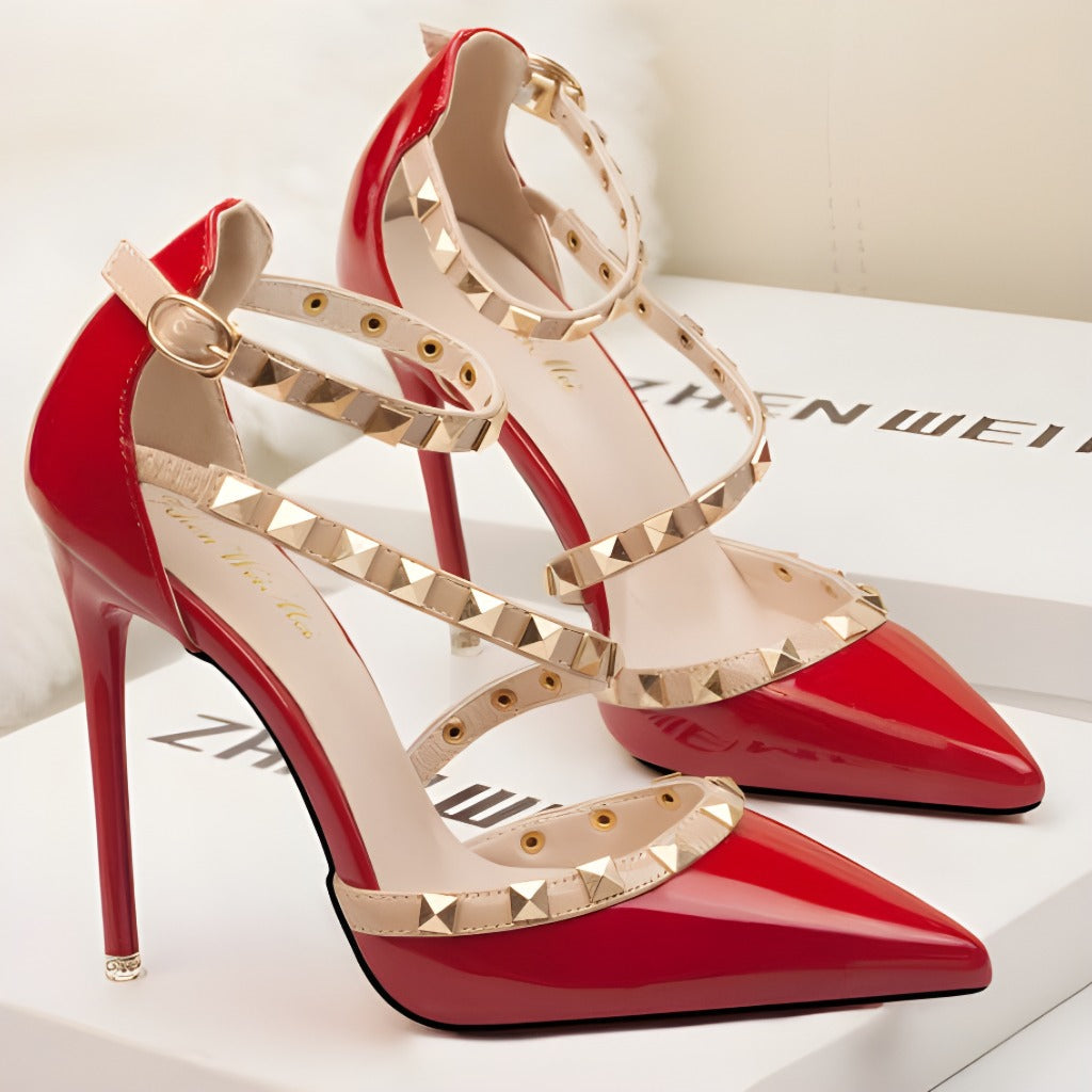 Stella spit zulaufende High Heels mit Nieten