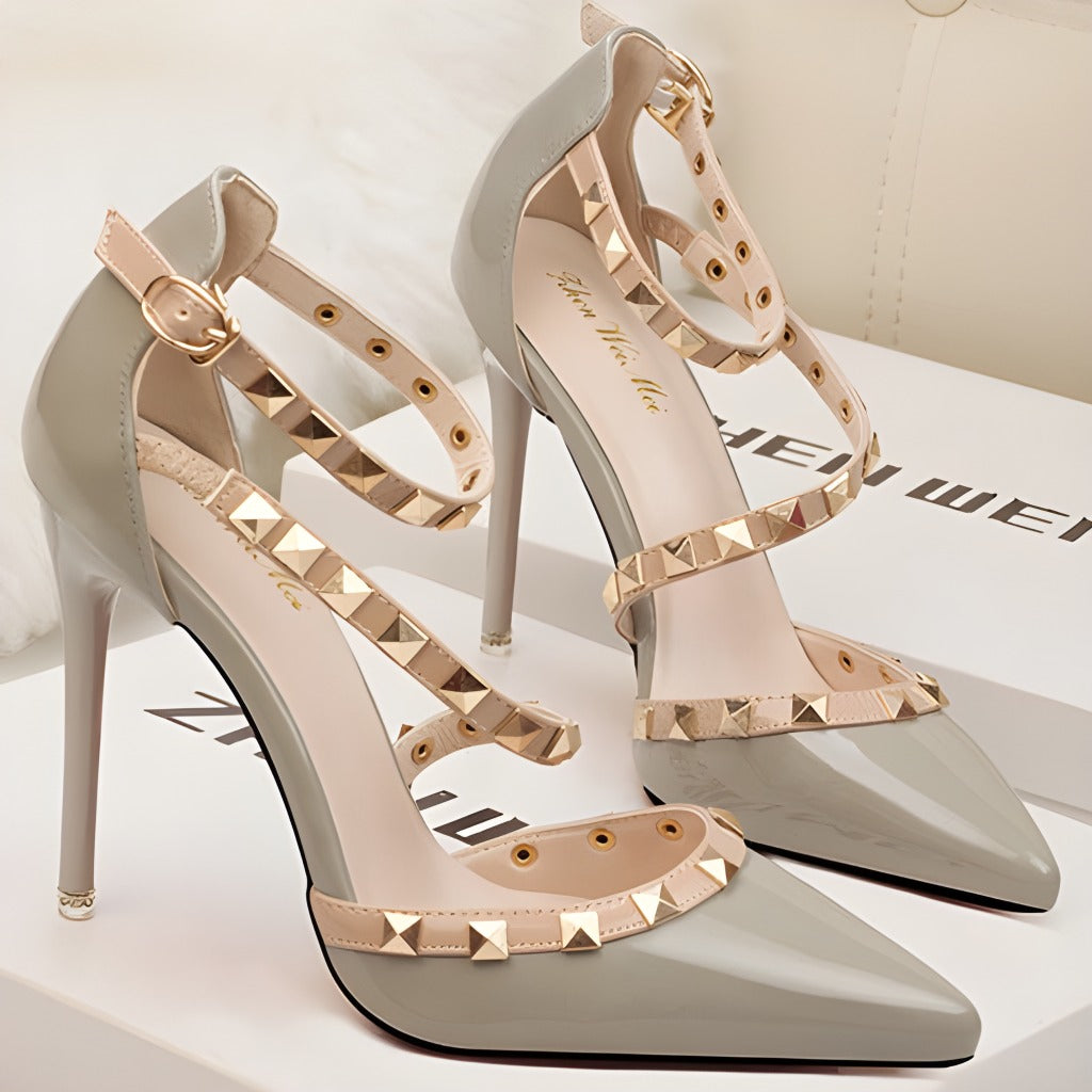 Stella spit zulaufende High Heels mit Nieten