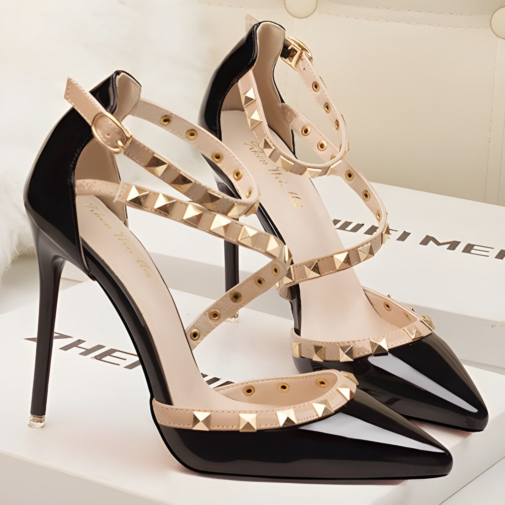Stella spit zulaufende High Heels mit Nieten