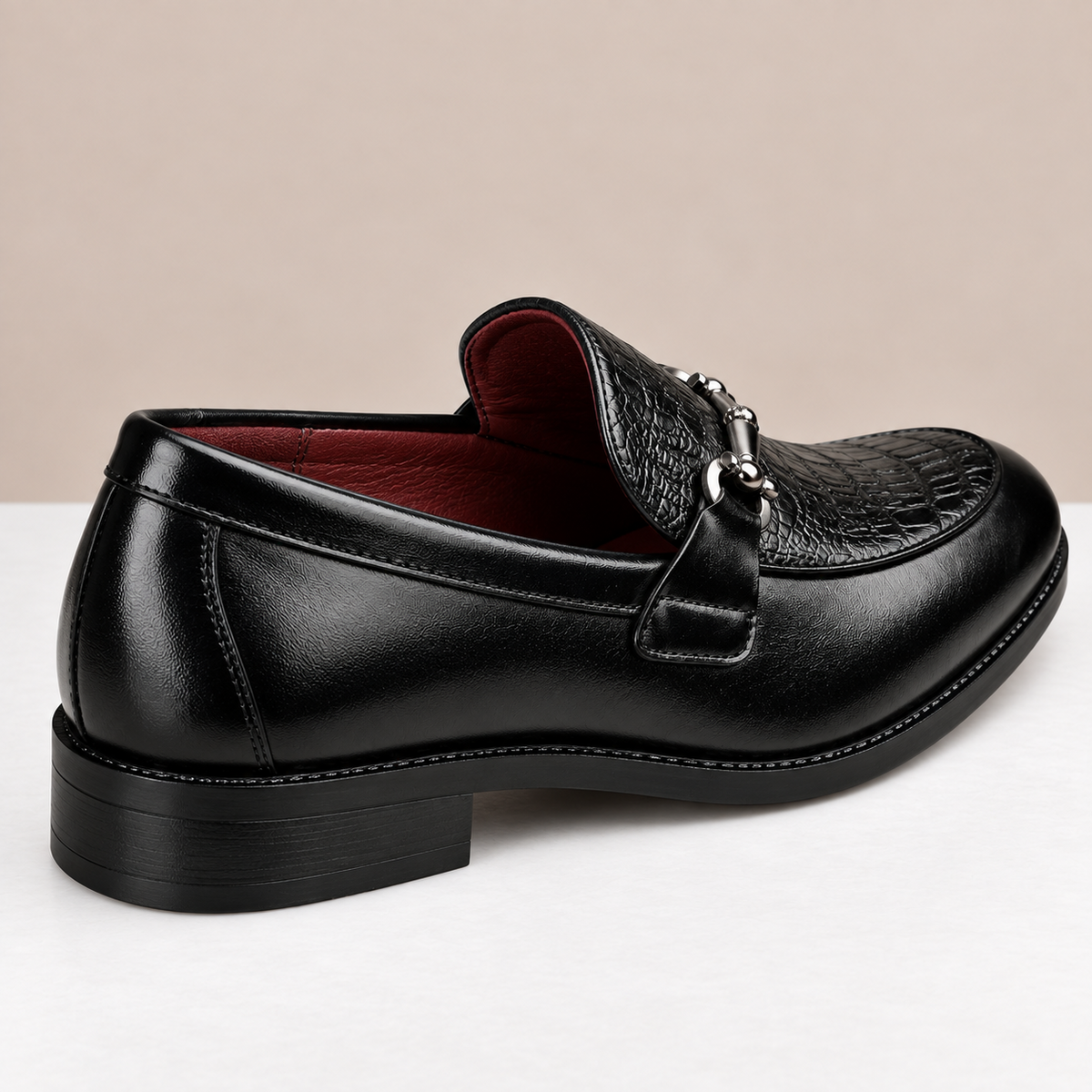 Rovian Slipper aus poliertem Leder mit Trensendetail