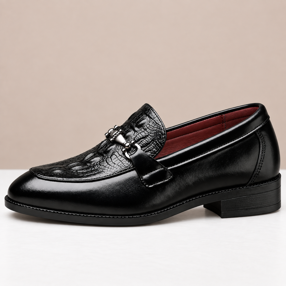 Rovian Slipper aus poliertem Leder mit Trensendetail