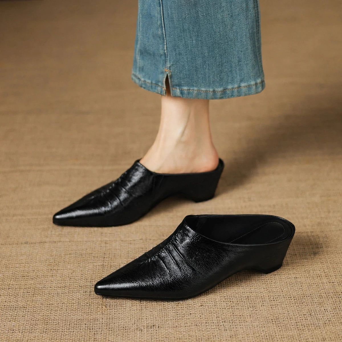 Mules Miora de cuero genuino con punta fina