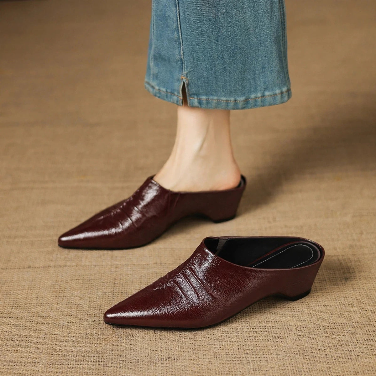 Mules Miora de cuero genuino con punta fina