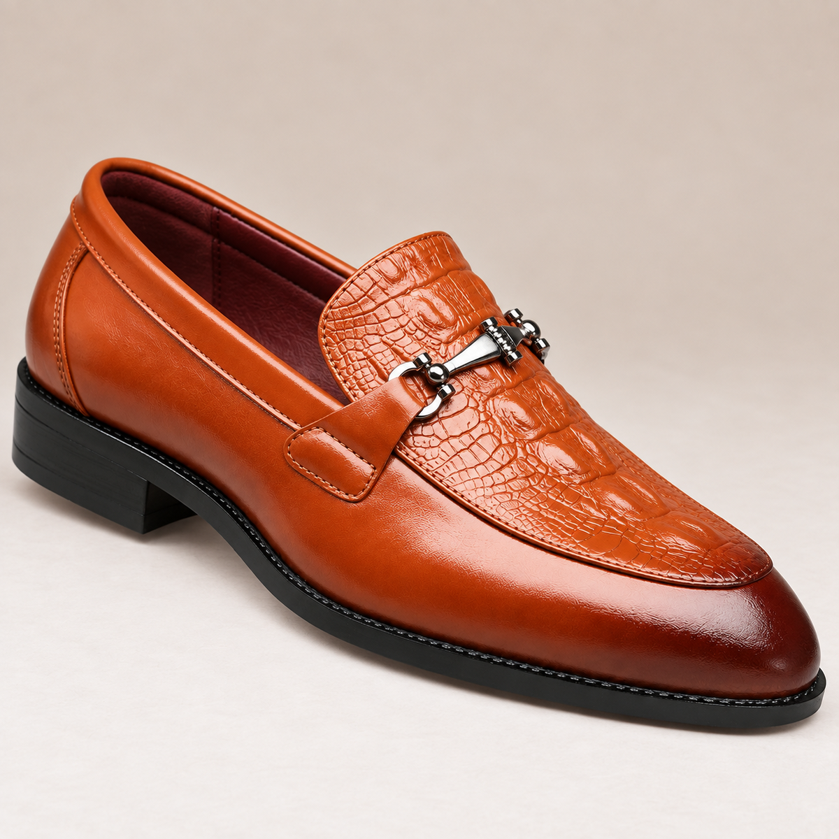 Rovian Slipper aus poliertem Leder mit Trensendetail