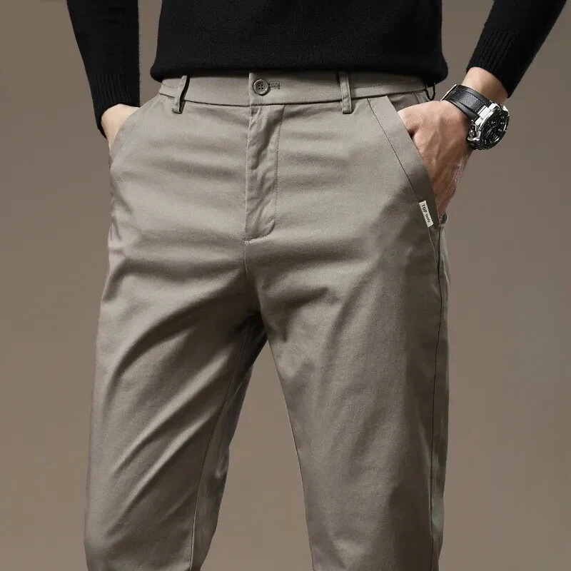 Pantaloni slim fit in puro cotone