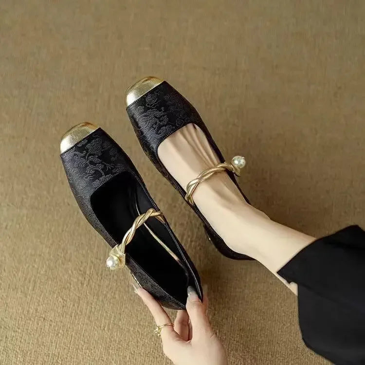 Naila Pumps