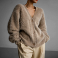 Angora-Strickjacke mit V-Ausschnitt