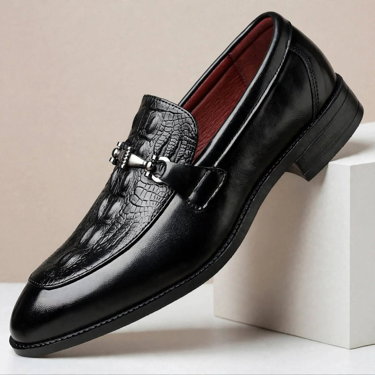 Rovian Slipper aus poliertem Leder mit Trensendetail