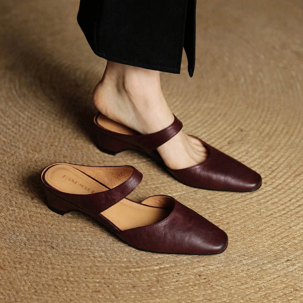 Mules Cavie de cuero genuino con punta cuadrada